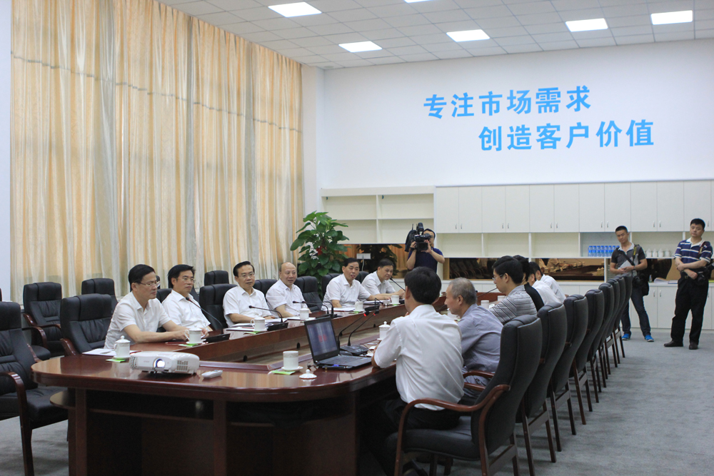 抓住產(chǎn)業(yè)轉(zhuǎn)型升級機遇，堅持創(chuàng)新驅(qū)動